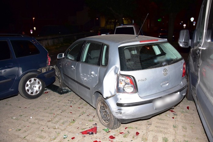 Fiatalok kötöttek el egy autót, azzal a lendülettel össze is törték 1 | Vezess Fiatalok kötöttek el egy autót, azzal a lendülettel össze is törték 1