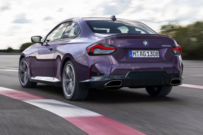 Megújult a BMW kis kupéja 10