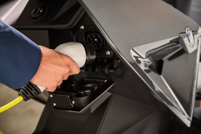 Újragondolta a robogó műfaját a BMW 10