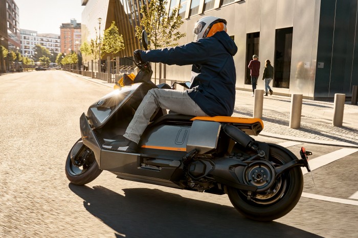 Újragondolta a robogó műfaját a BMW 11