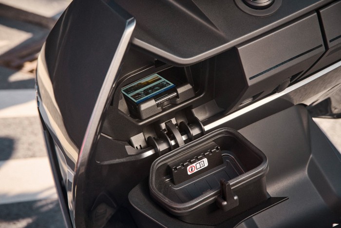 Újragondolta a robogó műfaját a BMW 4 Újragondolta a robogó műfaját a BMW 4