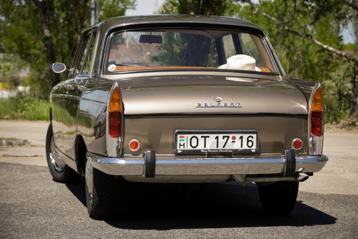 A Peugeot 404 Berline (1965) műszaki adatai 3 | Vezess A Peugeot 404 Berline (1965) műszaki adatai 3
