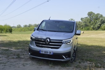 Áru kerül az ülés helyére az új Renault furgonban