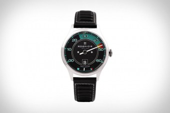 Veterán Porschéket idéz ez a stílusos karóra