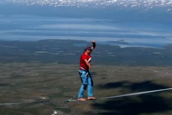 600 méter magasban sétáltak két kilométert egy kötélen