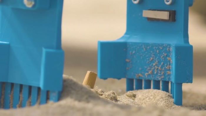 Négykerekű robot tisztítja a vízpartot 2