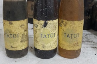 Több száz palacknyi értékes borra bukkantak az egykori királyi palotában