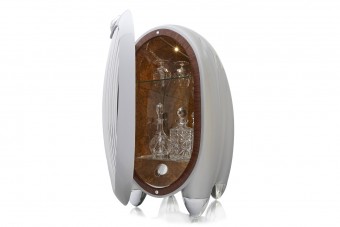 Régi autókat idéznek ezek a minibárok