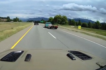 Ez történik, amikor beszitál az utánfutó