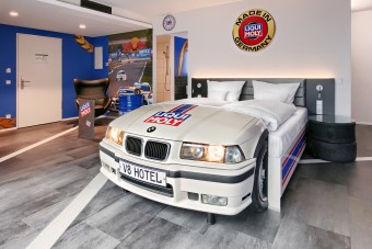 A legnagyobb autóbolondok is gyerekké változnak ebben a hotelben