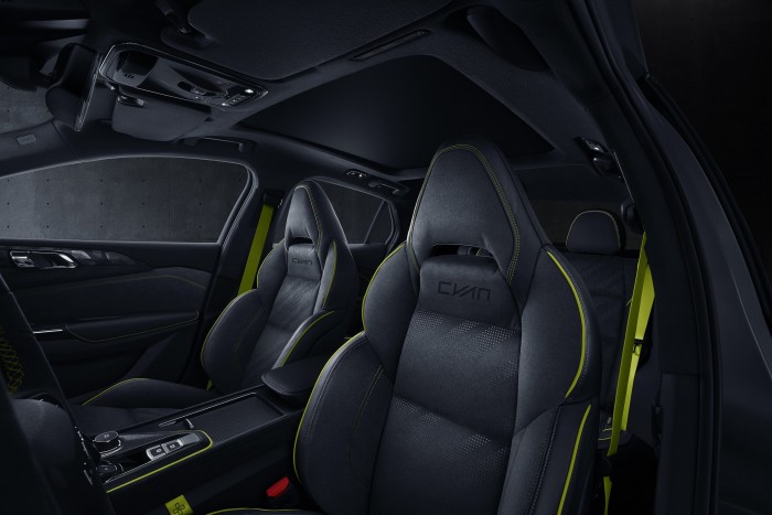 Ebben a versenyautóban elfér a család 6