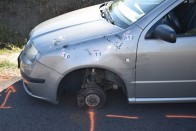 Kerekeket loptak, majd kereket oldottak a tolvajok 3
