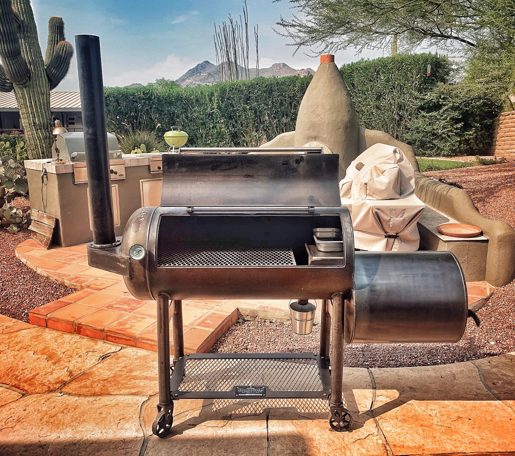 Ez a legmenőbb BBQ-sütő, amit ránézésre a szomszéd lakatos dobott össze 1 Ez a legmenőbb BBQ-sütő, amit ránézésre a szomszéd lakatos dobott össze 1