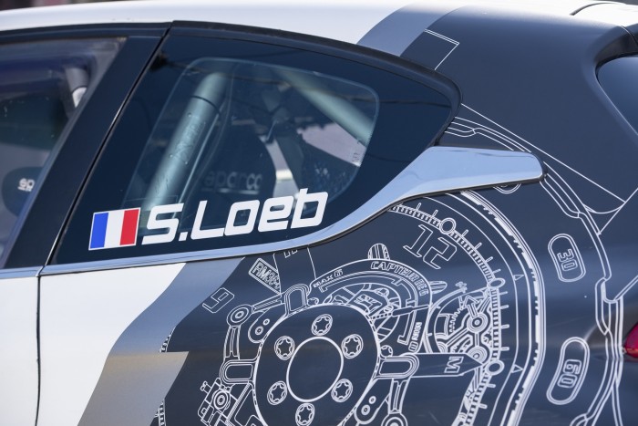 Megválik versenyautójától Sébastien Loeb 7
