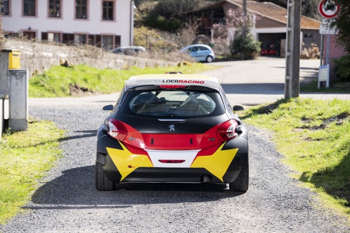 Megválik versenyautójától Sébastien Loeb 6