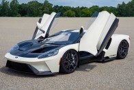 Ennél retróbb Ford GT-t nem lehet csinálni 29