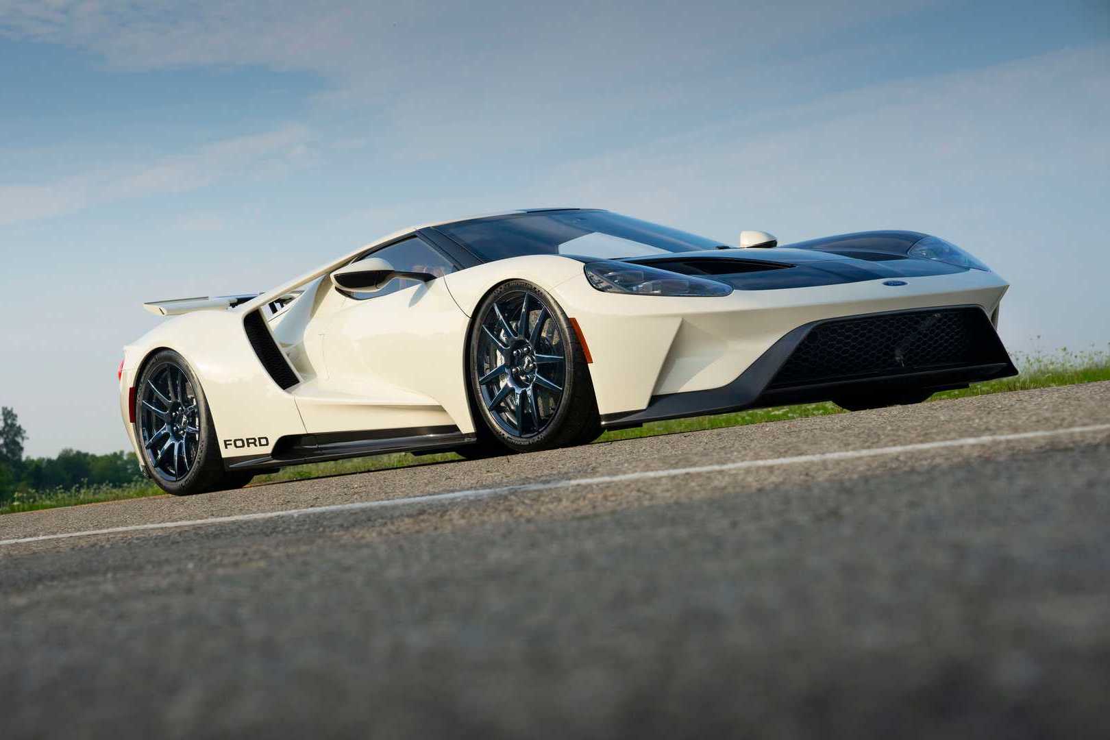 Ennél retróbb Ford GT-t nem lehet csinálni 16