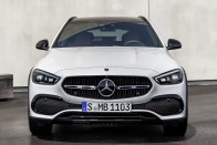 Terepkombival bővít a Mercedes C-osztály 52