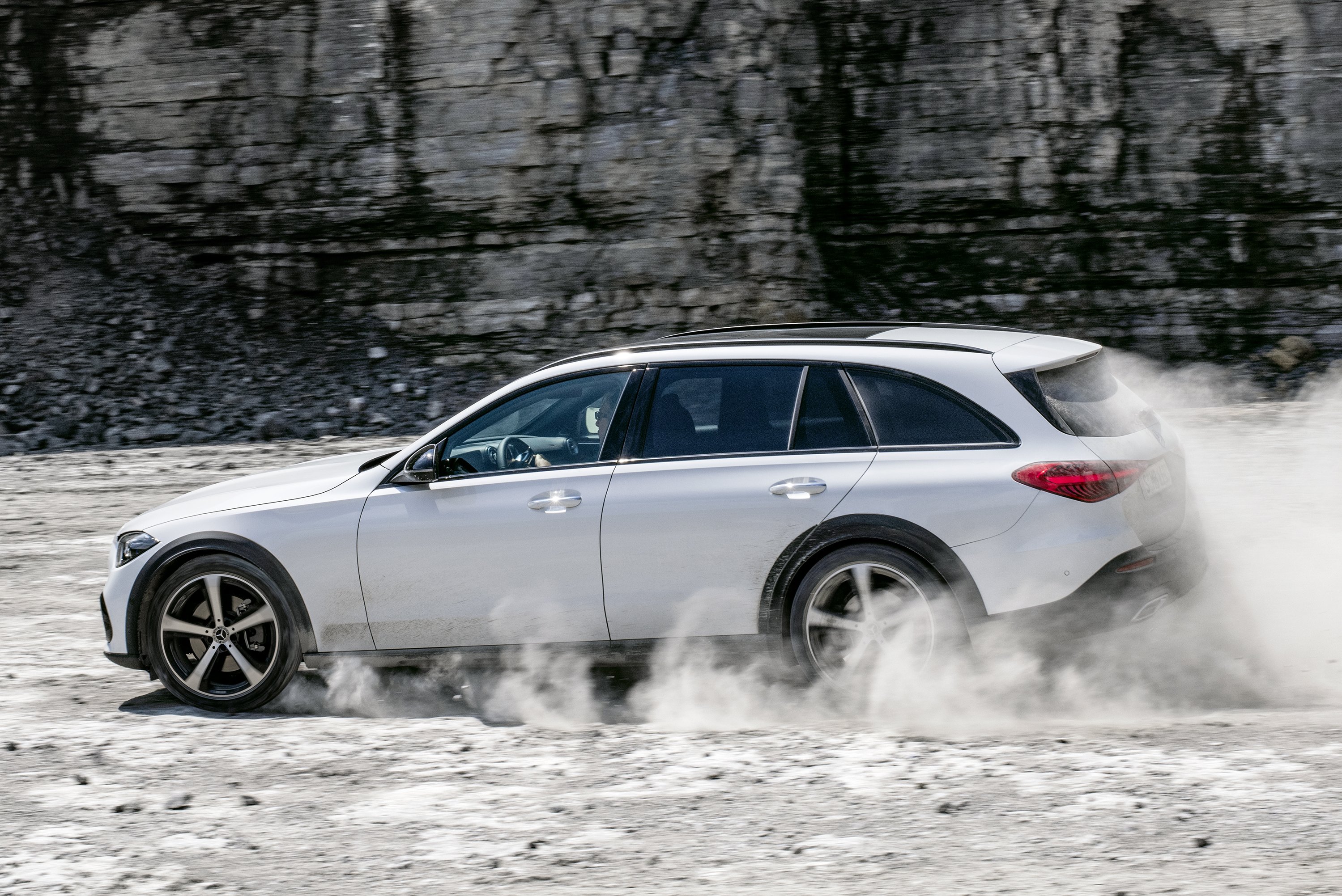 Terepkombival bővít a Mercedes C-osztály 10