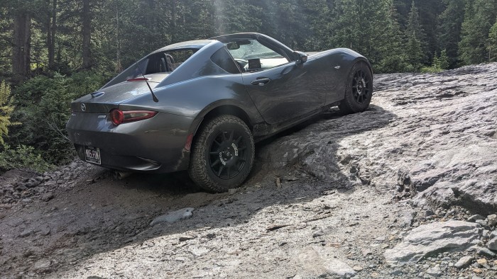 Terepgumikkal egy Mazda MX-5 sem ijed meg az erdőtől 2