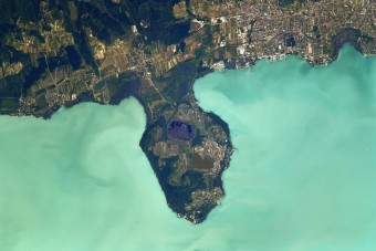 Így néz ki a Balaton az űrből fotózva