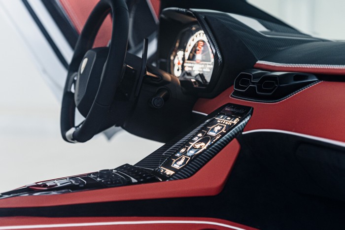 Újjászületett az ötvenéves sportautó-legenda 10