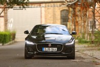 Emelt fővel egyenesen a pokolba – Jaguar F-Type 32