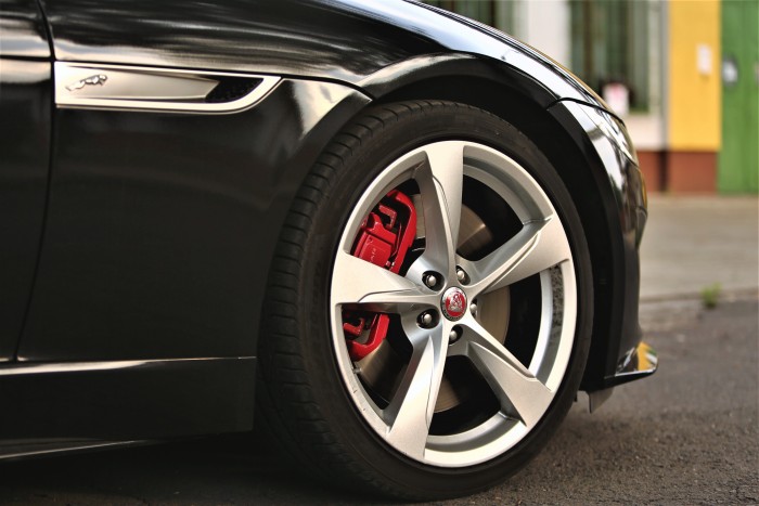 Emelt fővel egyenesen a pokolba – Jaguar F-Type 3 Emelt fővel egyenesen a pokolba – Jaguar F-Type 3