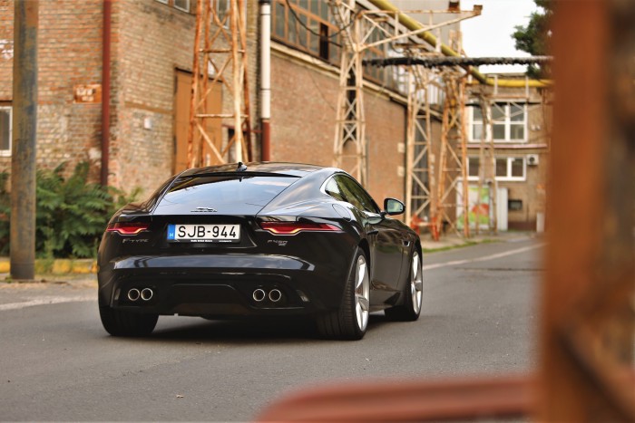 Emelt fővel egyenesen a pokolba – Jaguar F-Type 10 Emelt fővel egyenesen a pokolba – Jaguar F-Type 10