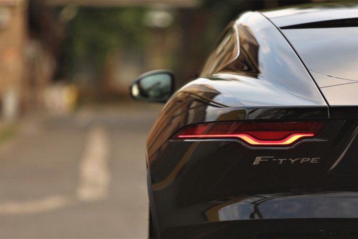 Emelt fővel egyenesen a pokolba – Jaguar F-Type 2 Emelt fővel egyenesen a pokolba – Jaguar F-Type 2