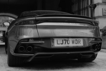 Autós üldözés is jár a megvehető James Bond-élményhez