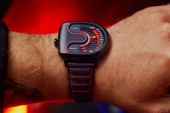 Formabontó karóra, melyet a sportautók ihlettek