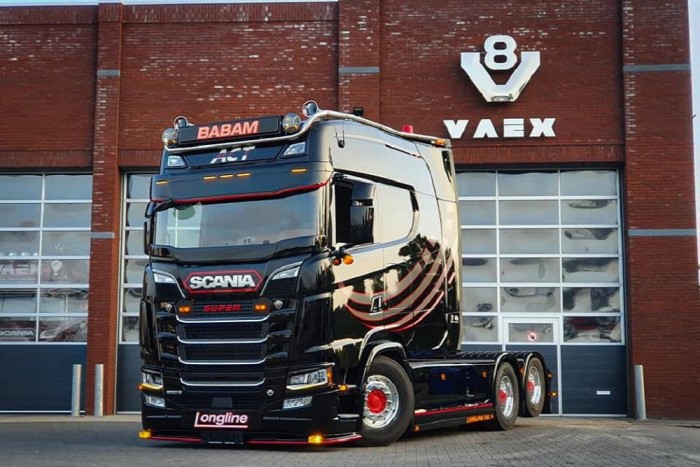 Ebbe a Scaniába a haverok is beférnek