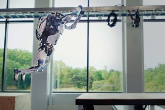 Kaszkadőrként ugrálnak a Hyundai robotjai