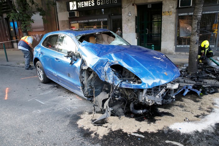 Elég csúnyán lenullázta a környéket egy Porsche Budapesten 1 | Vezess Elég csúnyán lenullázta a környéket egy Porsche Budapesten 1