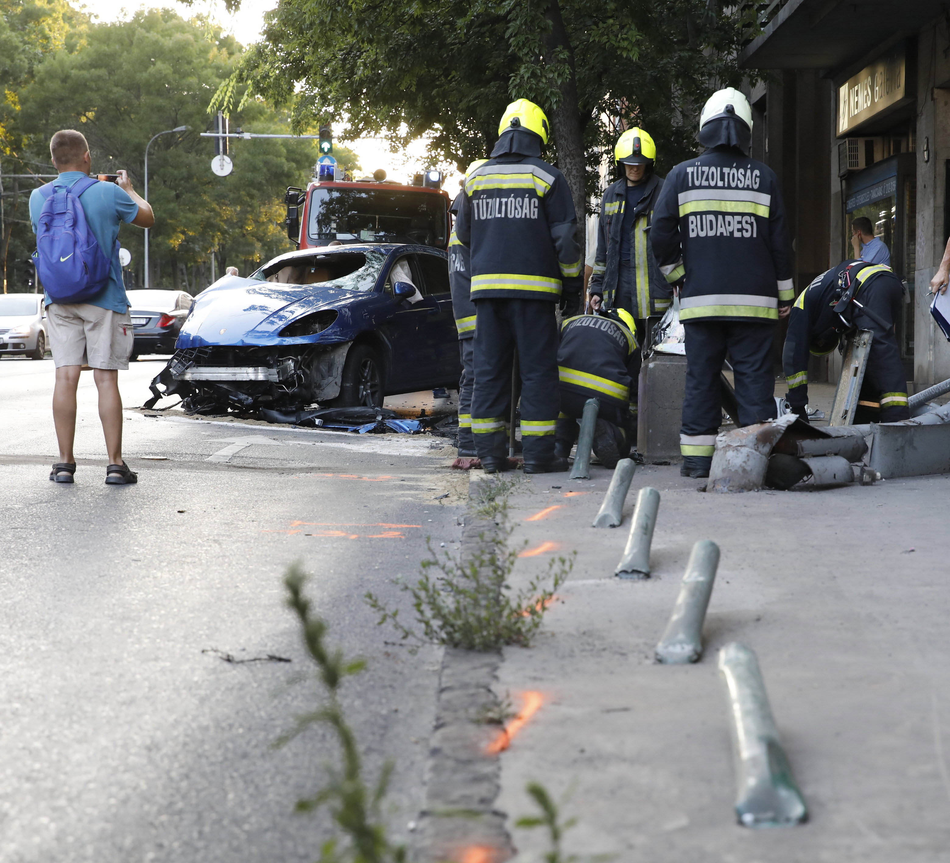 Elég csúnyán lenullázta a környéket egy Porsche Budapesten 3 | Vezess Elég csúnyán lenullázta a környéket egy Porsche Budapesten 3
