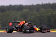 F1: Hatalmas baleset az időmérőn, Verstappen a pole-ban Russell előtt 1