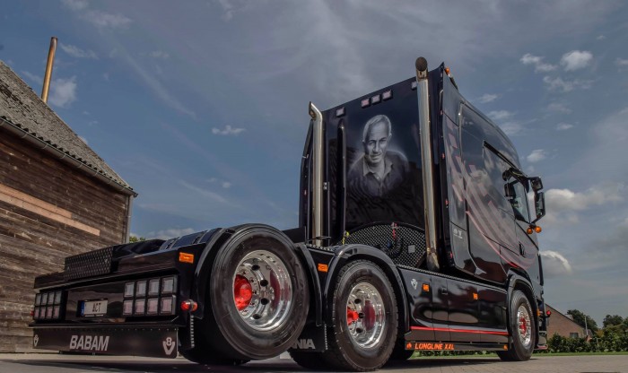 Ebbe a Scaniába a haverok is beférnek 6