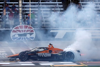 Bebetonozta magát az IndyCarba a McLaren