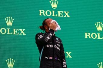 F1: Hamilton rosszul lett a futam után, orvost kellett hívni hozzá