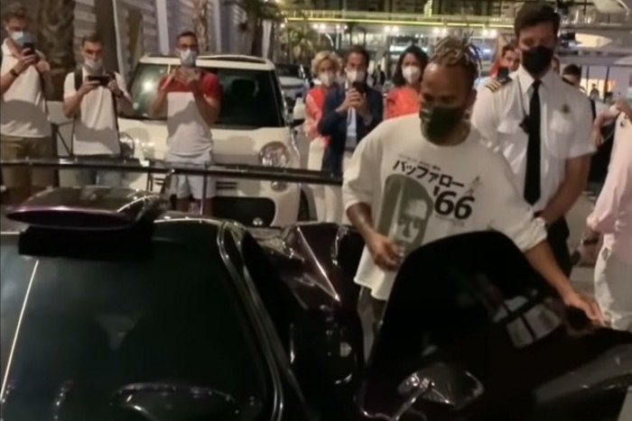 Hamilton lebukott, hiába prédikált