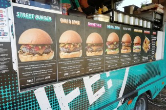 Ennyibe kerül egy hamburger az idei legnagyobb fesztiválon