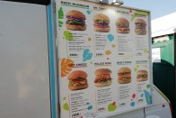 Ennyibe kerül egy hamburger az idei legnagyobb fesztiválon 11
