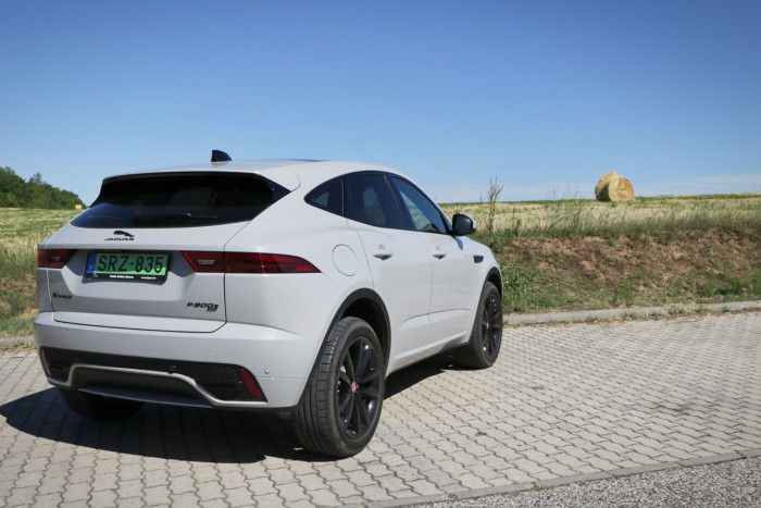 Súlyos luxus és három henger egy Jaguarban 7 Súlyos luxus és három henger egy Jaguarban 7