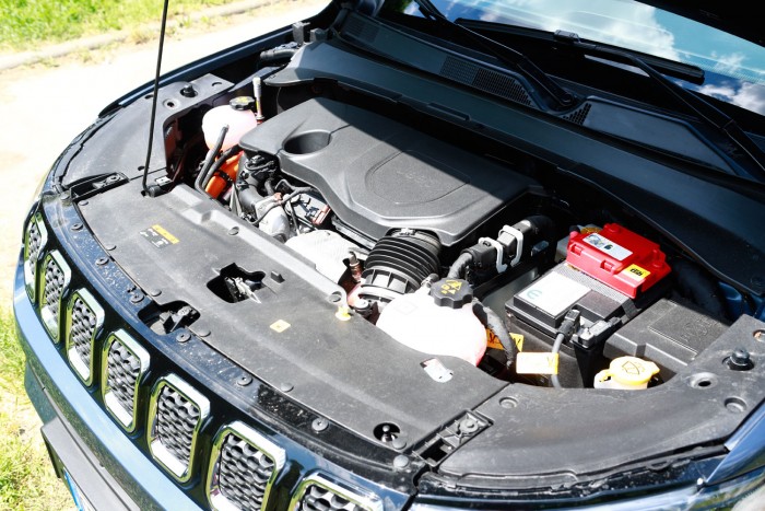 Kívül-belül csodás, de nagyon hisztis – Jeep Compass teszt 99 Kívül-belül csodás, de nagyon hisztis – Jeep Compass teszt 99