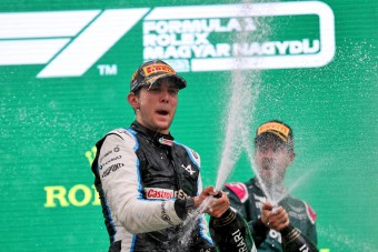 F1: Őrült fordulatok, új pilóta a nagyok között