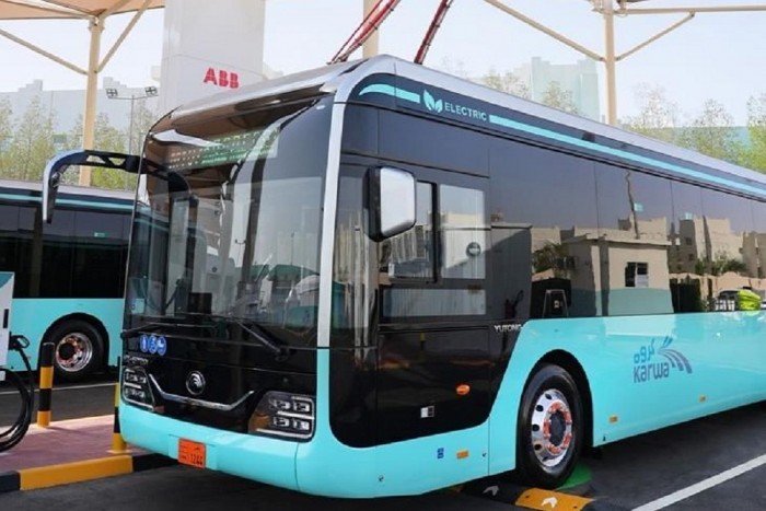 Elektromos buszokra vált az olajhercegség