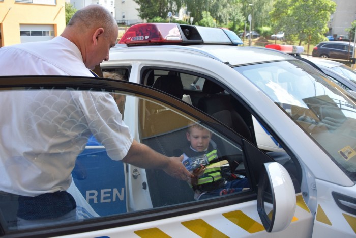 Rendőrautóba ülhetett, teljesült egy kisfiú álma