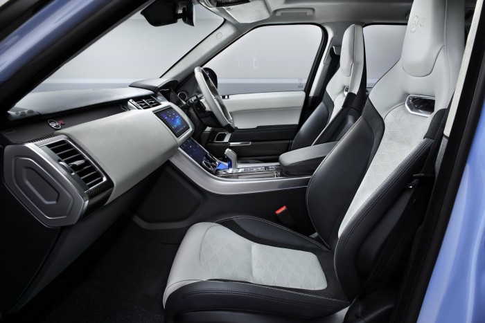 Üveggel fényezték le ezt a luxusautót 7