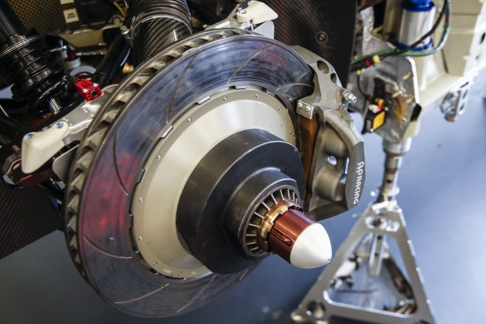 Elképesztő terhelést kapnak a versenyautók Le Mans-ban 8